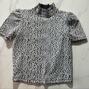 Textured top with turtle neck leopard